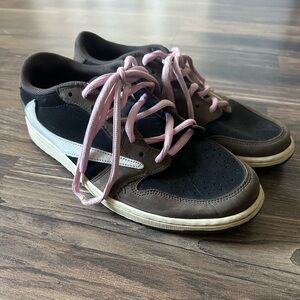 Travis Scott Jordan 1 low